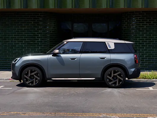 MINI Countryman - side view