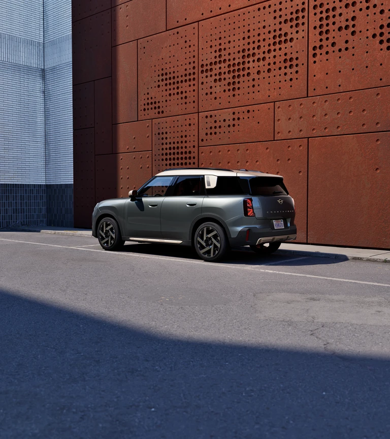 MINI Countryman - stage - side view