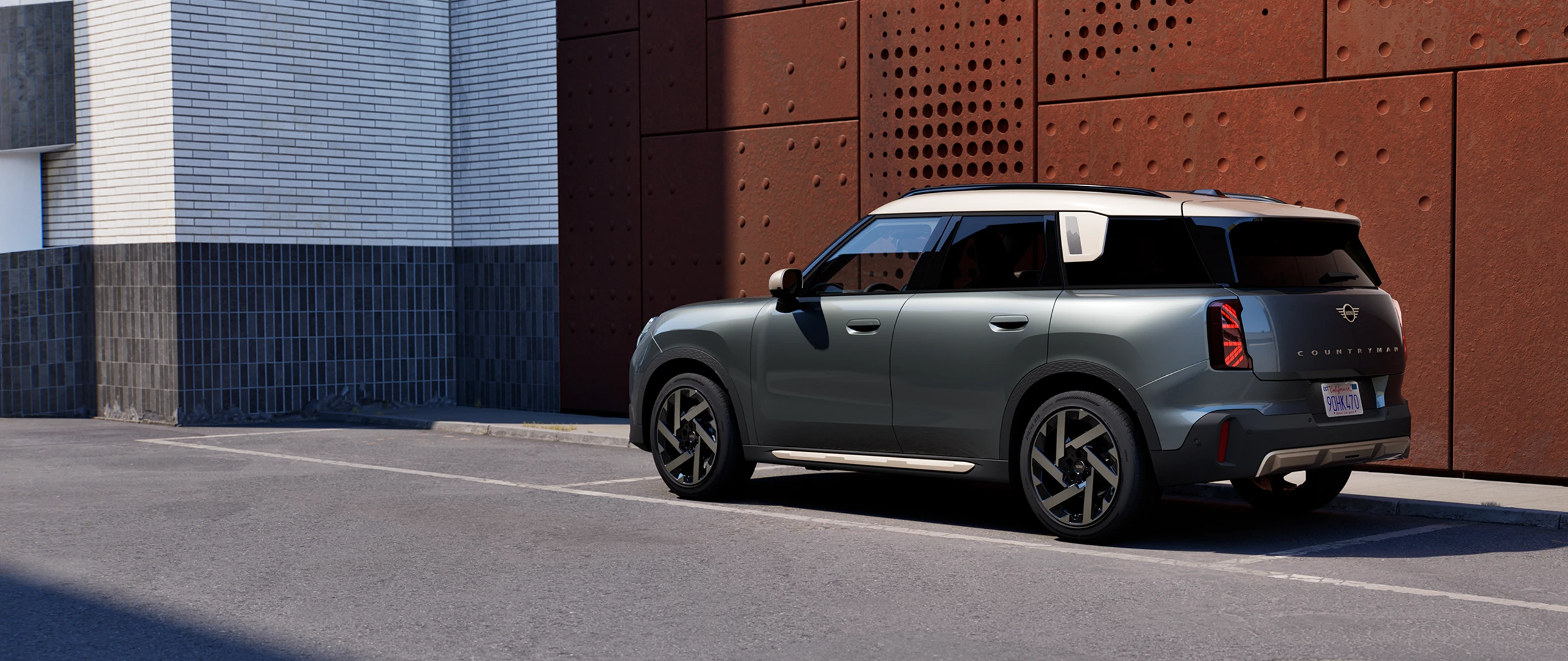 MINI Countryman - stage - side view