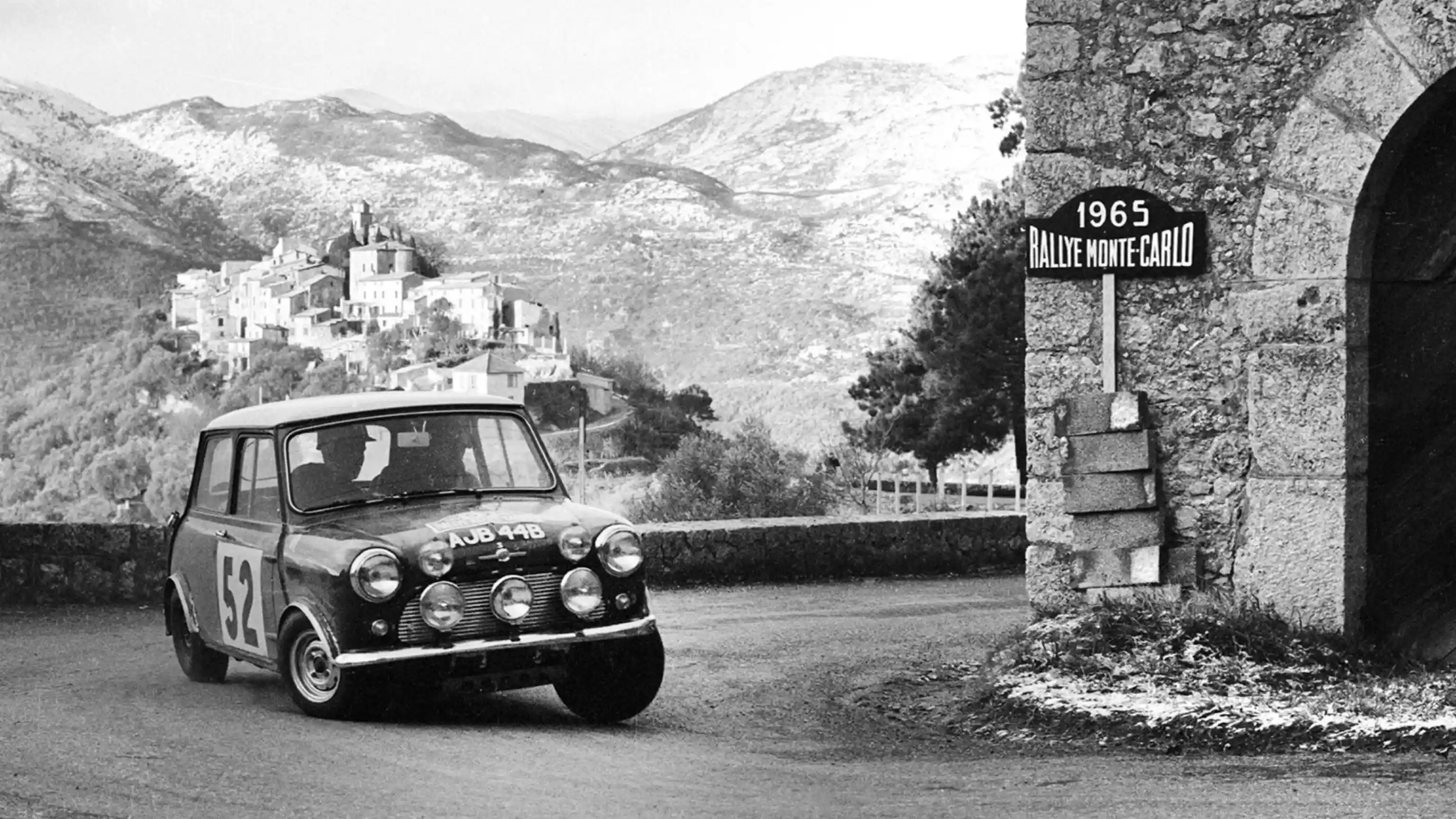 MINI John Cooper Works - Mini on Race