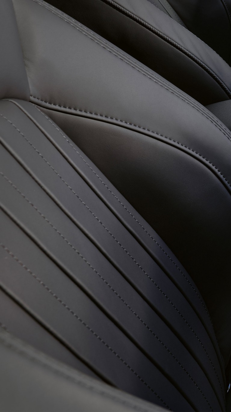 MINI 3-door Cooper SE – interior – MINI Yours trim